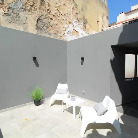 Peaceful 2bedrooms W Patio In Lisbon